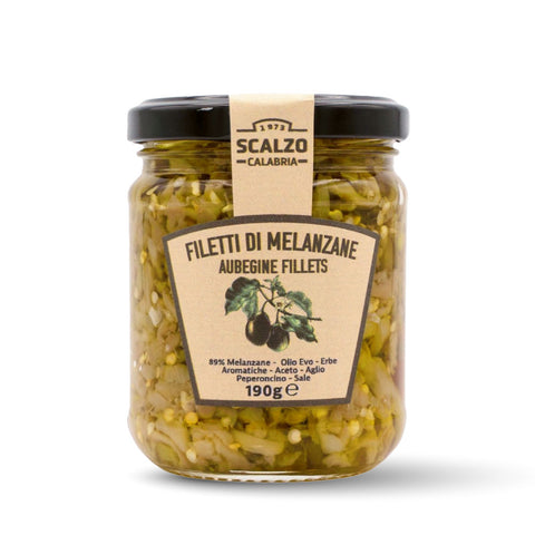 Filetti di Melanzane Calabresi - vasetto di vetro contenente filetti di melanzane pressati con olio extra vergine di oliva, erbe aromatiche, aceto, aglio e peperoncino, perfetti per antipasti e piatti mediterranei. Formato 190 grammi.
