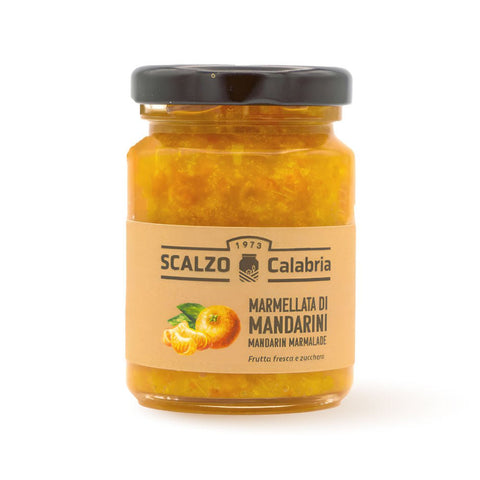 Vaso frontale da 100 grammi di Marmellata di Mandarini Scalzo Calabria, realizzata con mandarini freschi e zucchero, senza additivi.