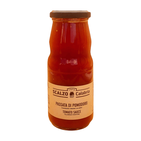 Vaso frontale da 370 grammi di Passata di Pomodoro Scalzo Calabria, realizzata con pomodori freschi calabresi lavorati secondo il metodo tradizionale.