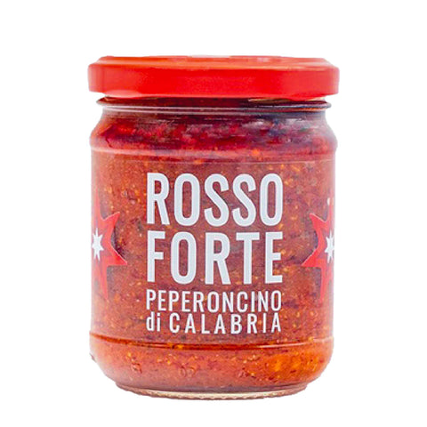 Rosso Forte - vasetto di vetro contenente salsa piccante con peperoncino, olio extra vergine di oliva, mandorle e caffè, ideale per arricchire piatti di carne, pasta e bruschette.
